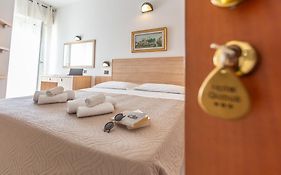 Hotel Globus Римини